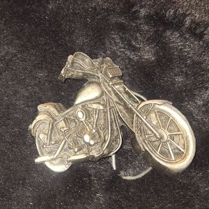Men's Motorcycle-Shaped Silver Belt Buckle - Retro Biker Accent